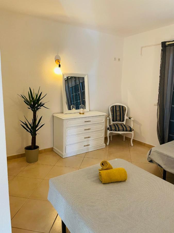 Travellers Guesthouse ラゴス エクステリア 写真