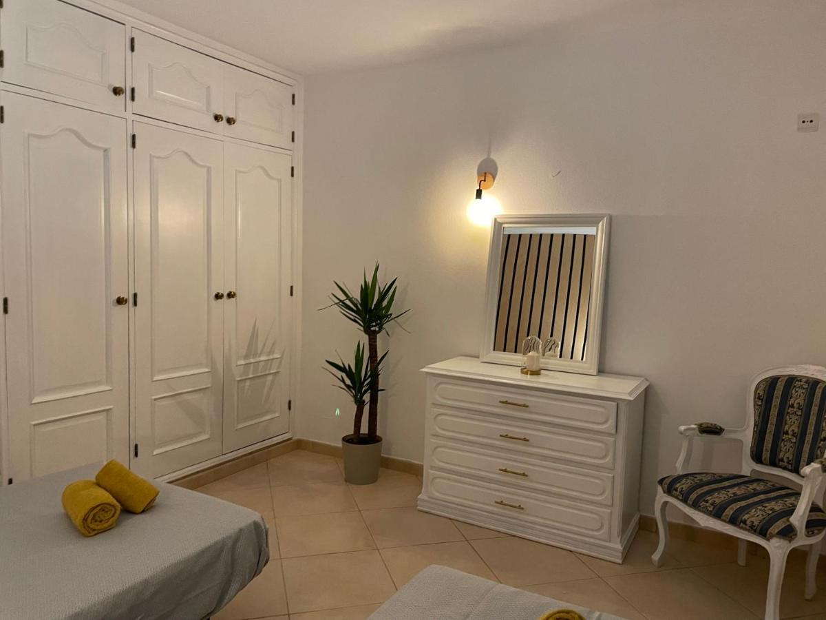 Travellers Guesthouse ラゴス エクステリア 写真