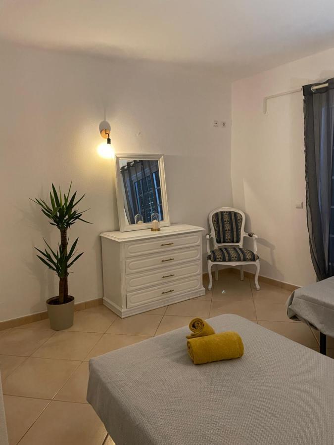 Travellers Guesthouse ラゴス エクステリア 写真