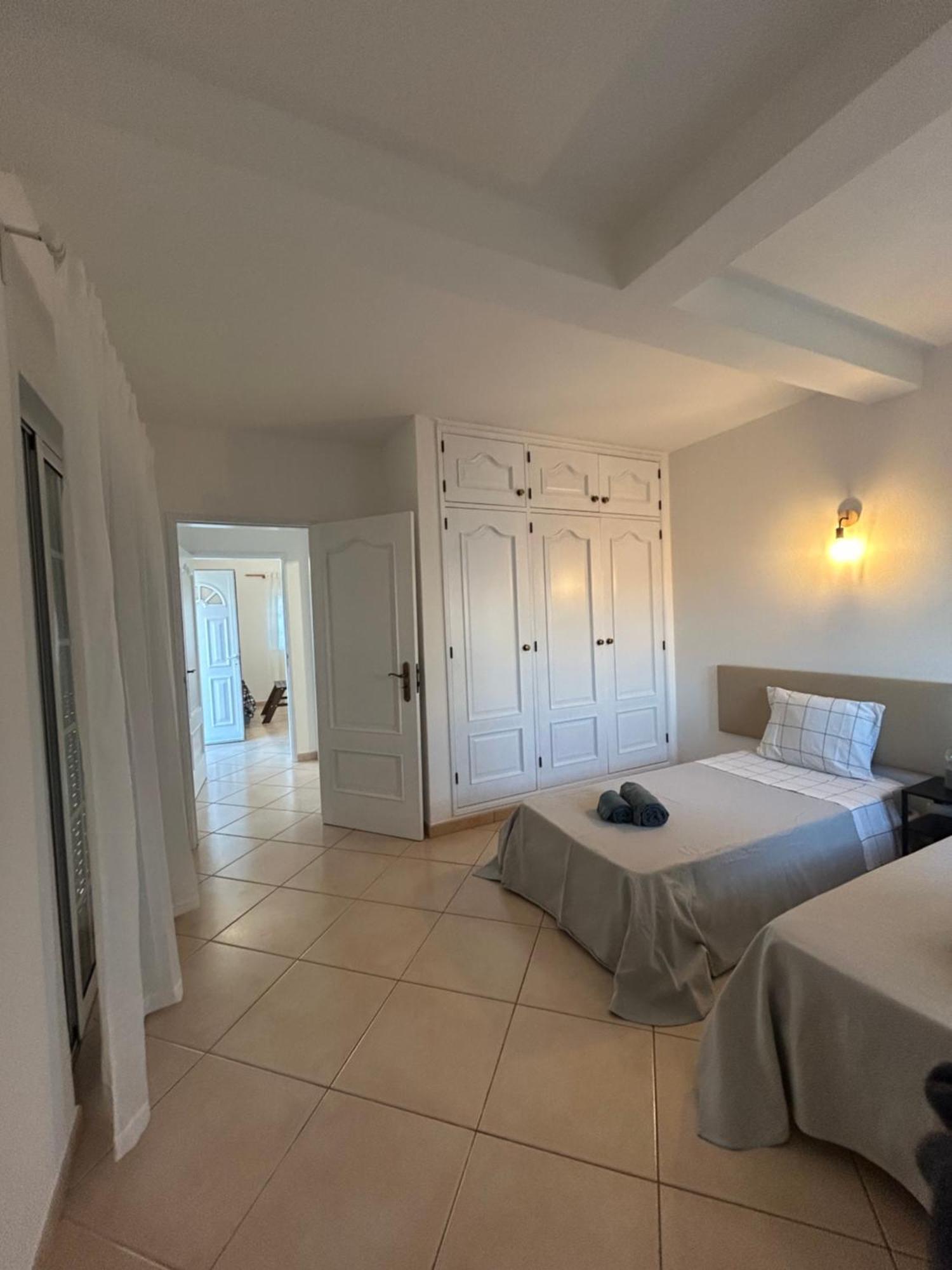 Travellers Guesthouse ラゴス エクステリア 写真