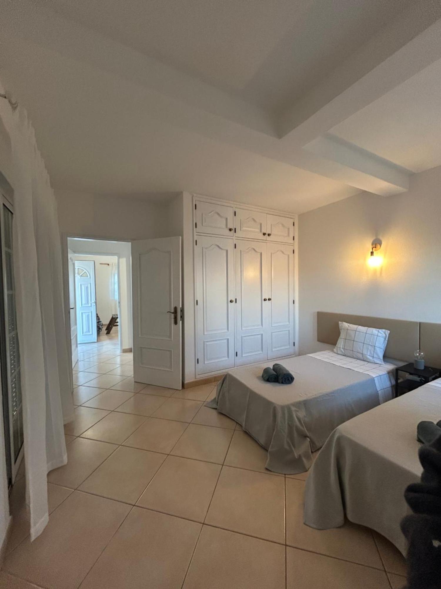 Travellers Guesthouse ラゴス エクステリア 写真