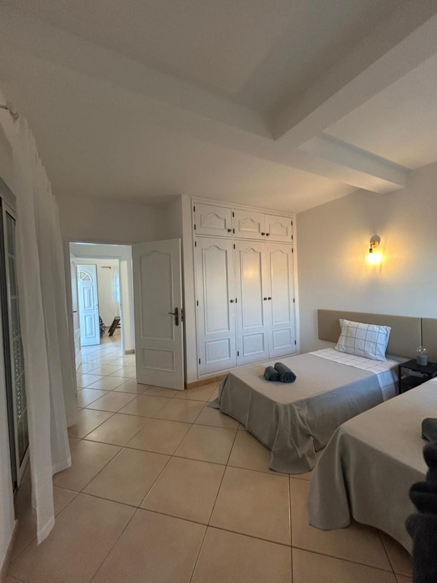 Travellers Guesthouse ラゴス エクステリア 写真
